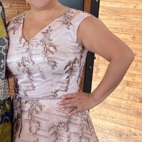 Elegant cocktail or engagement dinner party dress - Picture 4 of 8